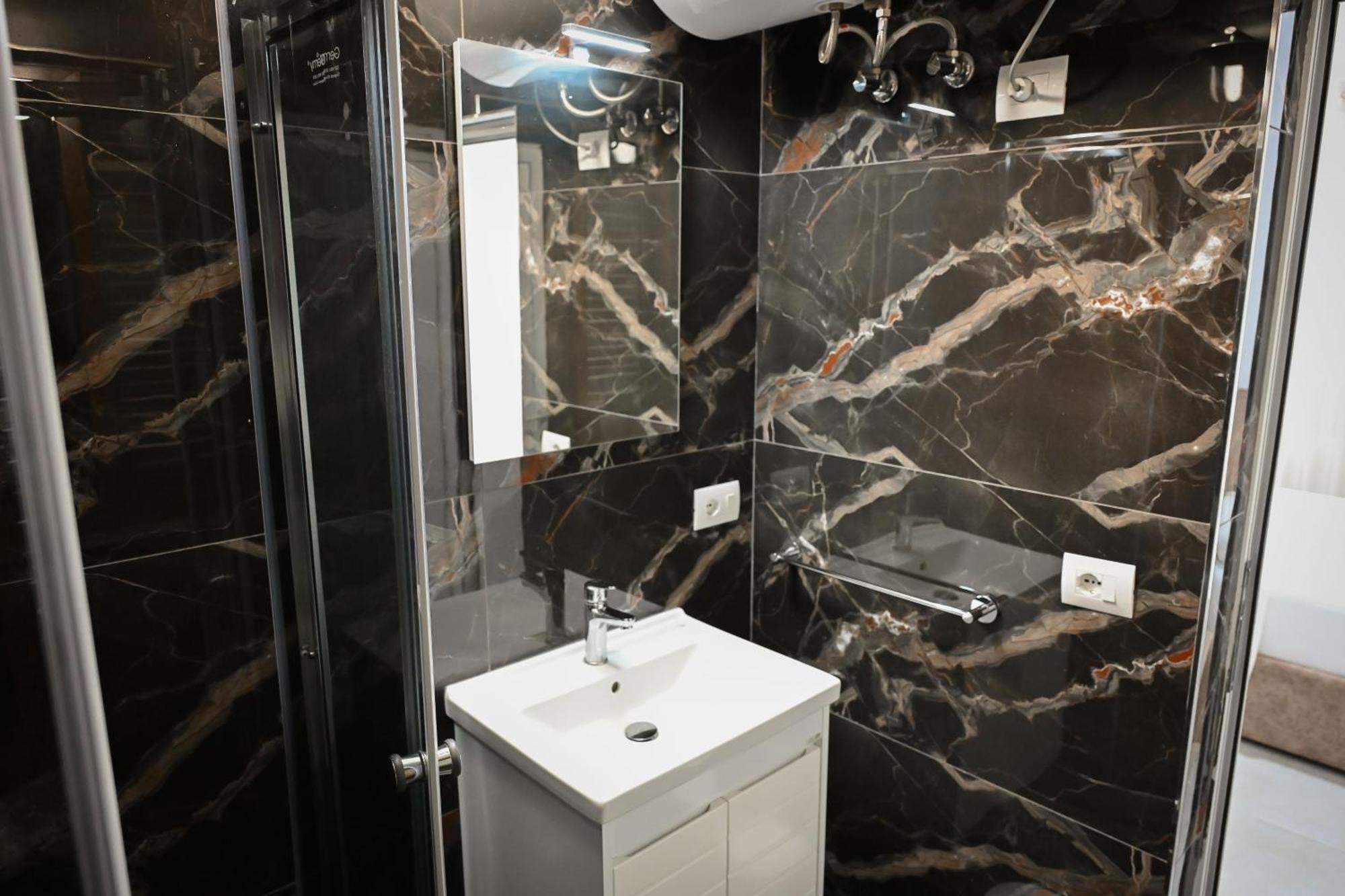 Hotell Venezia Shëngjin