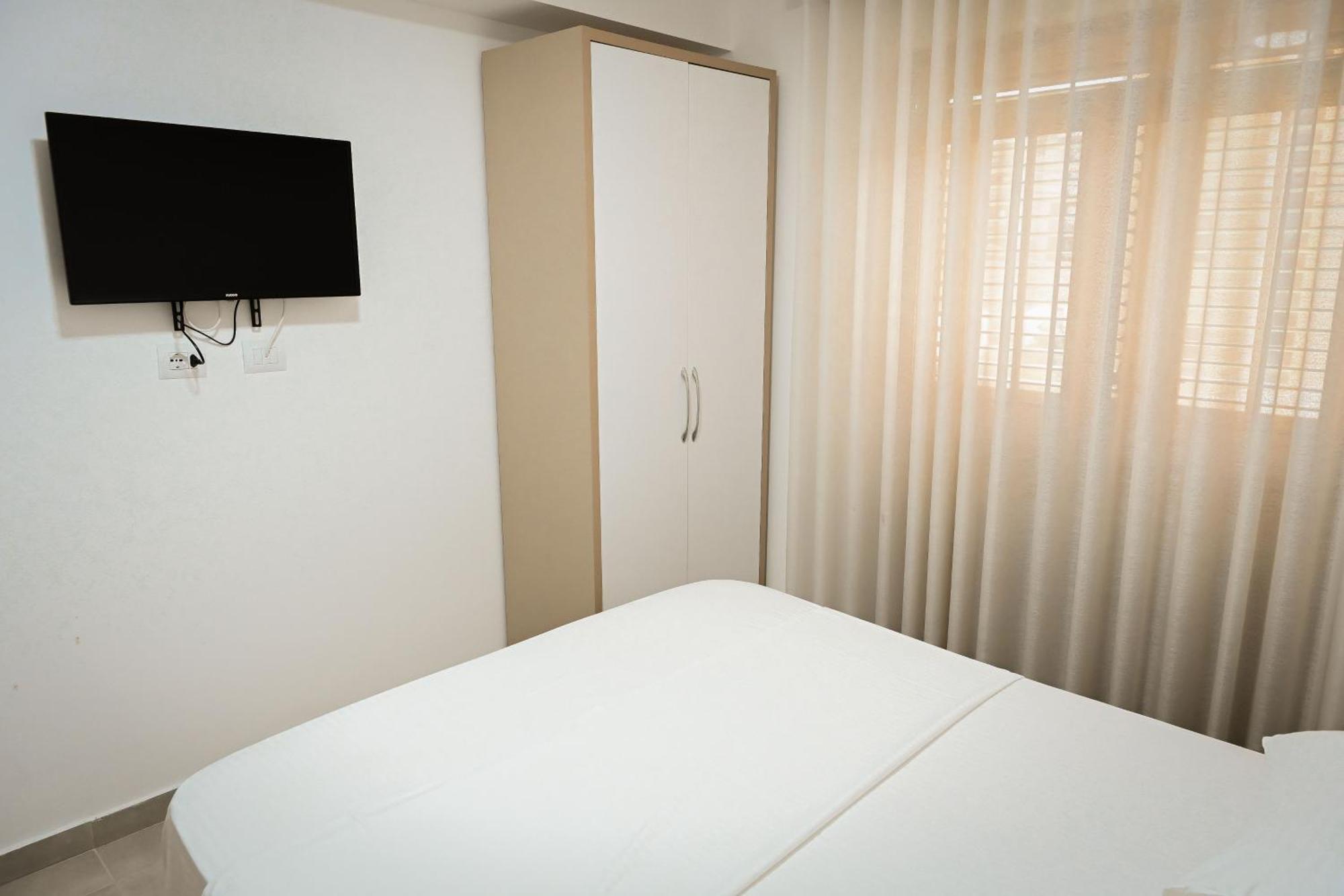 Hotell Venezia Shëngjin