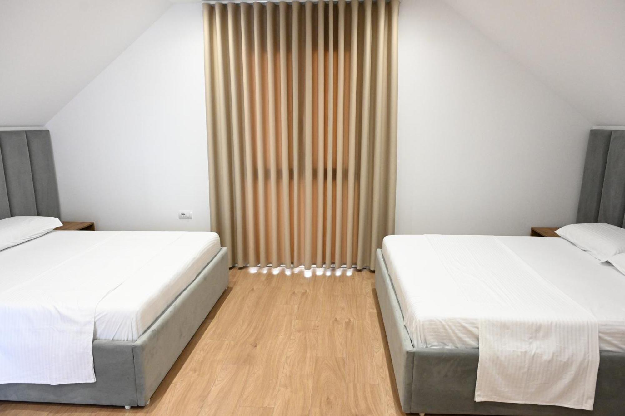 Hotell Venezia Shëngjin